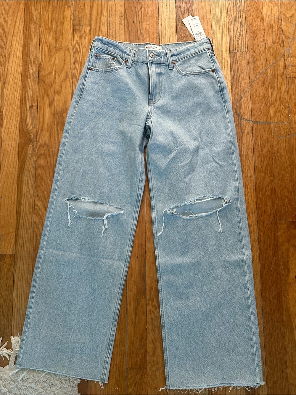 NWT - Abercrombie Ultra Loose Low Rise - 27